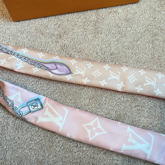 Louis Vuitton Retired Bandeau - Picture 5 of 6